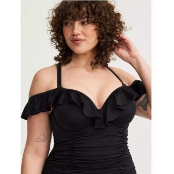 Torrid Black Ruffle Ruched One-Piece Swimsuit Size 2X plus slimming - Picture 6 of 8